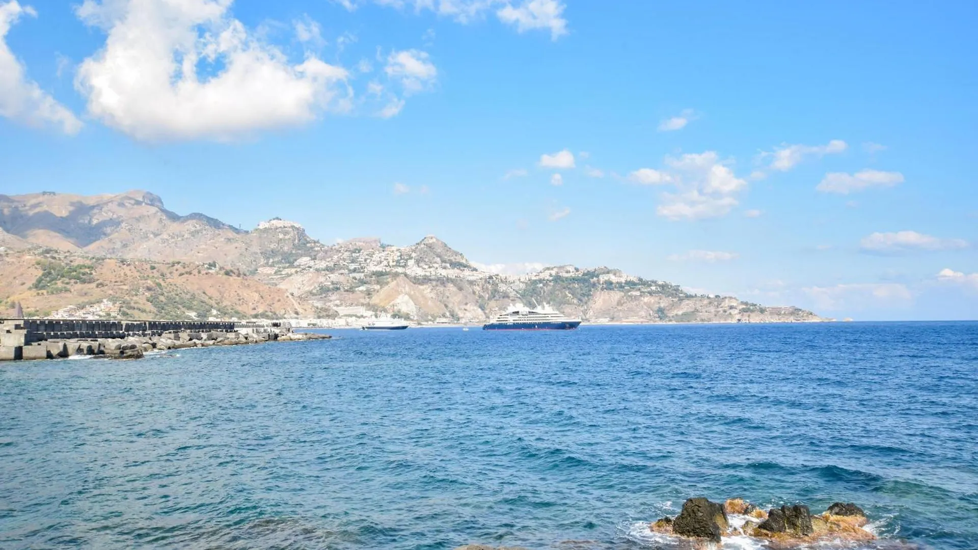 Cozy Apartment In Giardini Naxos With Wifi